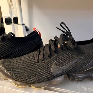 Nike Black Vapormax Flyknit Running Shoes